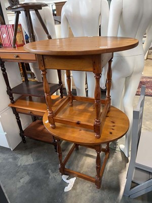 Lot 1412 - Pair of oval occasional tables