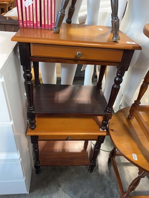 Lot 1411 - 2 single drawer side tables