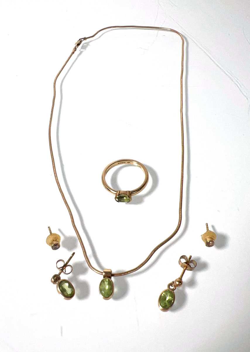 Lot 483 - A suite of 9ct gold and peridot jewellery...