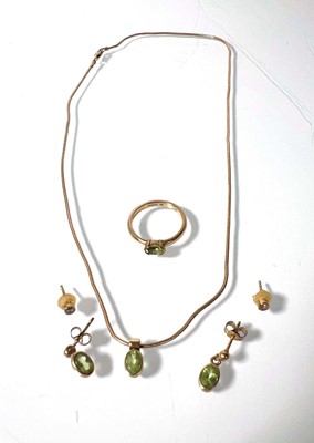 Lot 483 - A suite of 9ct gold and peridot jewellery...