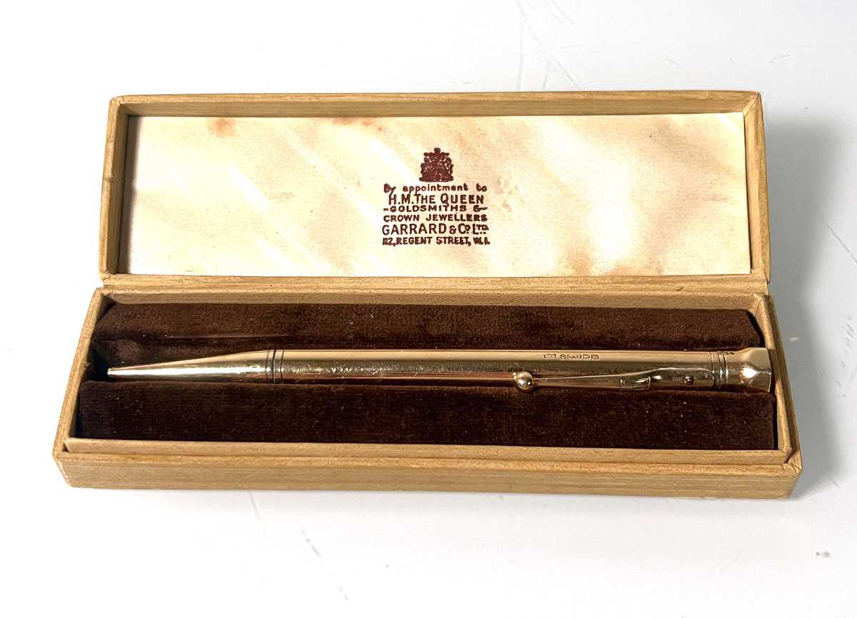 Lot 486 - A 9ct gold propelling pencil in a Garrard box