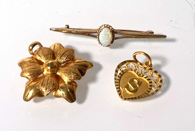 Lot 488 - A yellow metal flower pendant marked 'M.A 21c'...