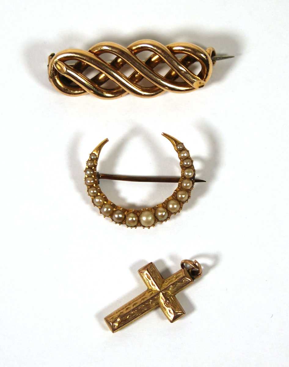 Lot 489 - A Victorian yellow metal and seed pearl...