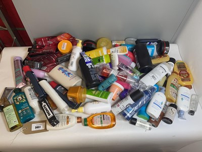 Lot 3851 - Large bag of hair care & styling products