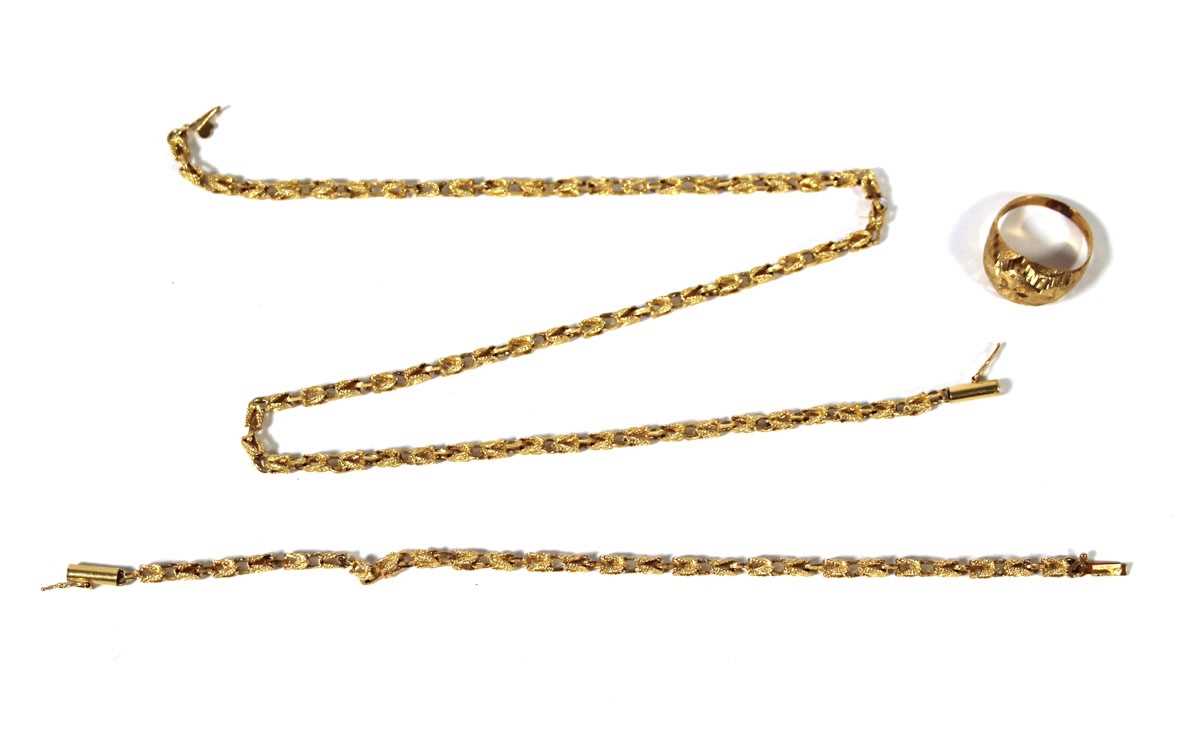 Lot 498 - A yellow metal bracelet together with a...