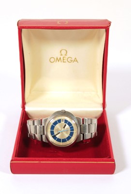 Lot 533 - A gentleman's stainless steel Omega Geneve...