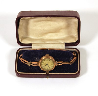 Lot 535 - A boxed early 20th century ladies yellow metal...