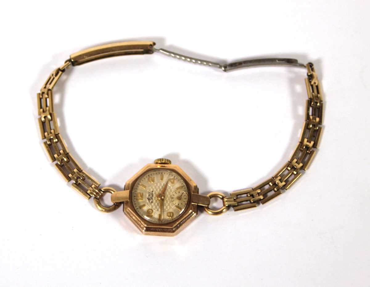 Lot 547 - A ladies mid-20th century Avia 9ct gold...