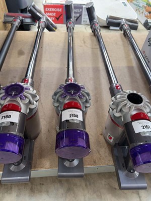 Lot 2158 - Dyson V8 Advanced cordless vacuum cleaner with...