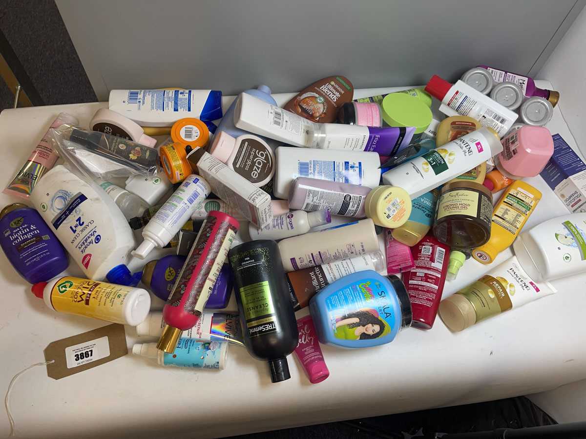 Lot 3867 - Large bag of hair care and styling products