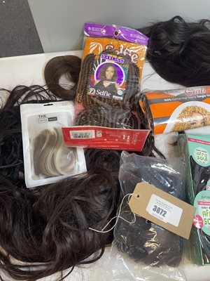 Lot 3872 - Wigs & hair extensions