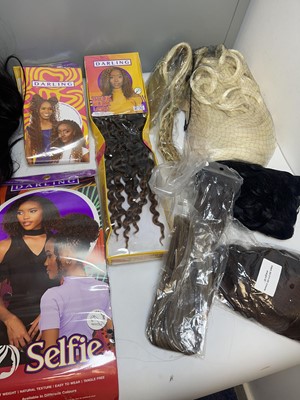 Lot 3872 - Wigs & hair extensions