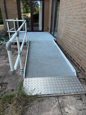 Lot 2504 - 500kg capacity mobility access ramp of...