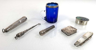 Lot 366 - A group of silver and metalware comprising a...