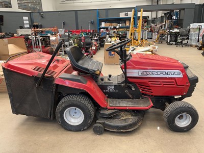 Lot 4151 - Lawnflite petrol ride on lawn mower, no key