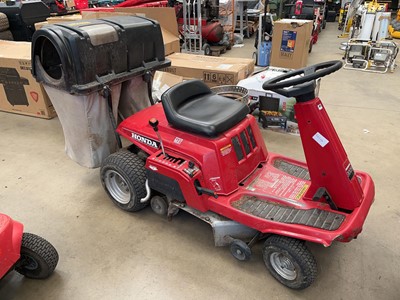 Lot 4153 - Honda 3009 petrol ride on lawn mower, plus key