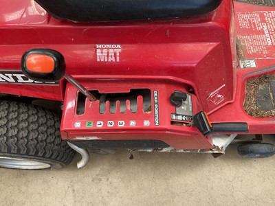 Lot 4153 - Honda 3009 petrol ride on lawn mower, plus key