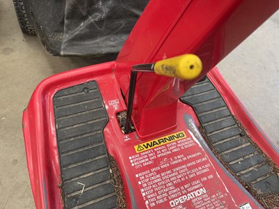 Lot 4153 - Honda 3009 petrol ride on lawn mower, plus key