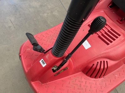 Lot 4157 - Champion ride on lawn mower