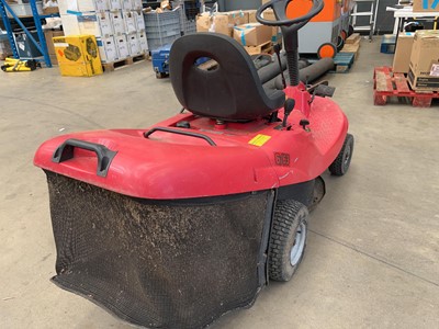 Lot 4157 - Champion ride on lawn mower