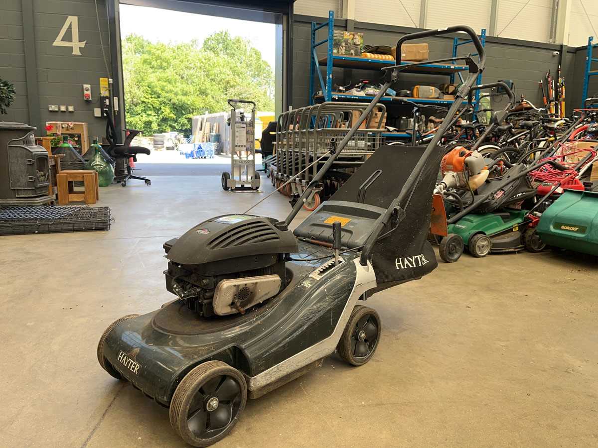 Lot 4158 - Hayter petrol rotary mower