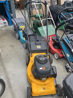 Lot 4167 - JCB petrol rotary mower