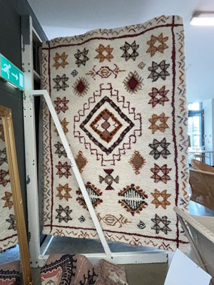 Lot 5001 - Carpet with star and geometric pattern, ivory...
