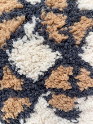 Lot 5001 - Carpet with star and geometric pattern, ivory...