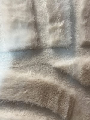 Lot 5004 - Faux fur rug
