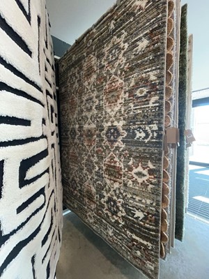 Lot 5007 - Multicoloured mottled carpet