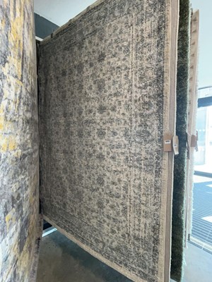 Lot 5013 - Multicoloured carpet