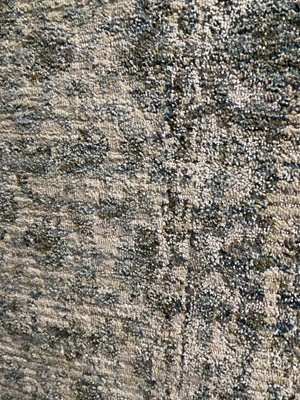 Lot 5013 - Multicoloured carpet