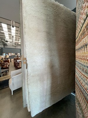 Lot 5022 - White steep pile carpet