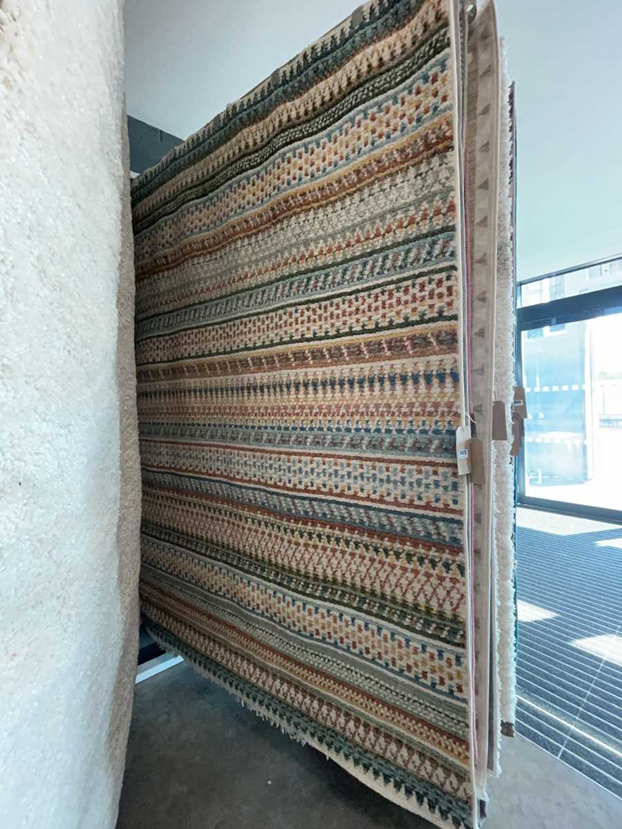Lot 5023 - Multicoloured carpet with geometric pattern