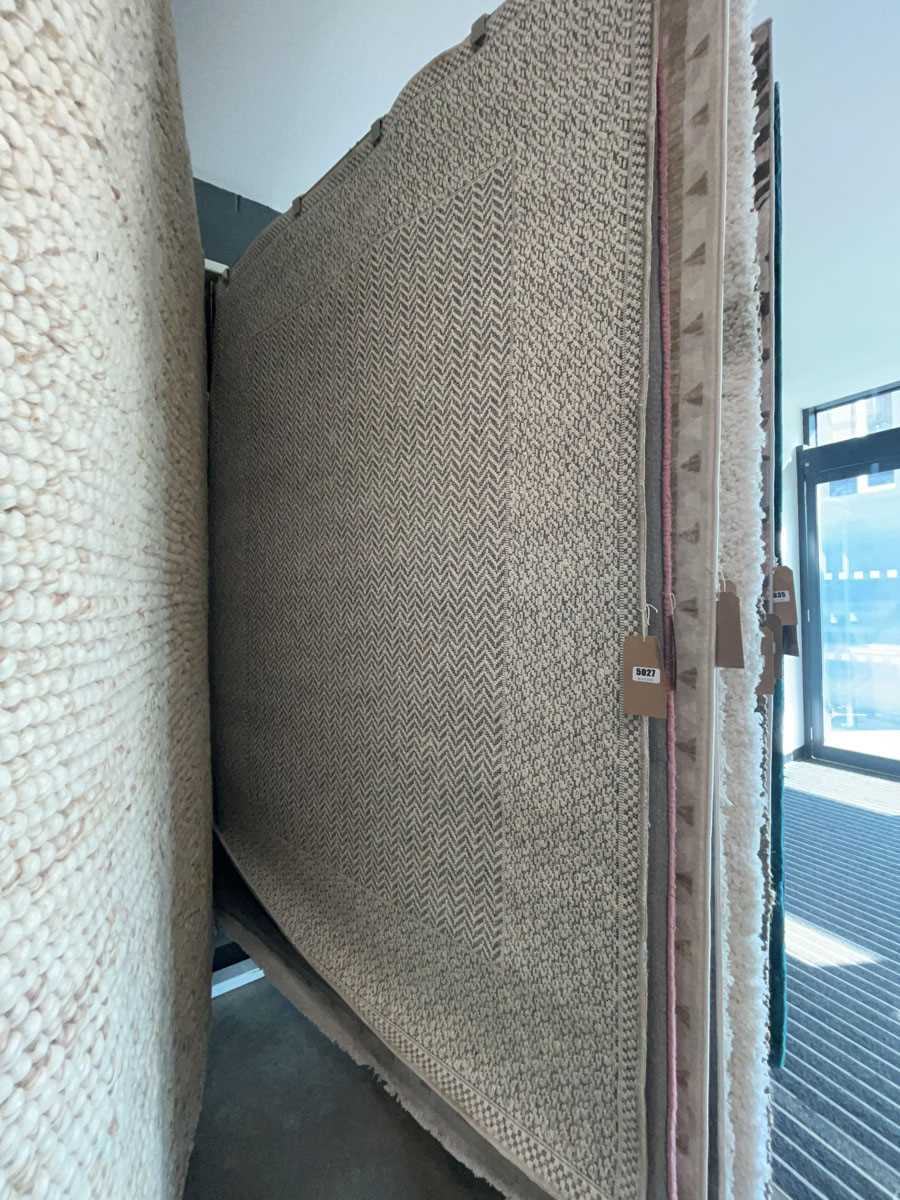 Lot 5027 - Grey and white carpet with herringbone pattern