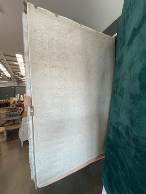 Lot 5038 - Floral patterned grey carpet