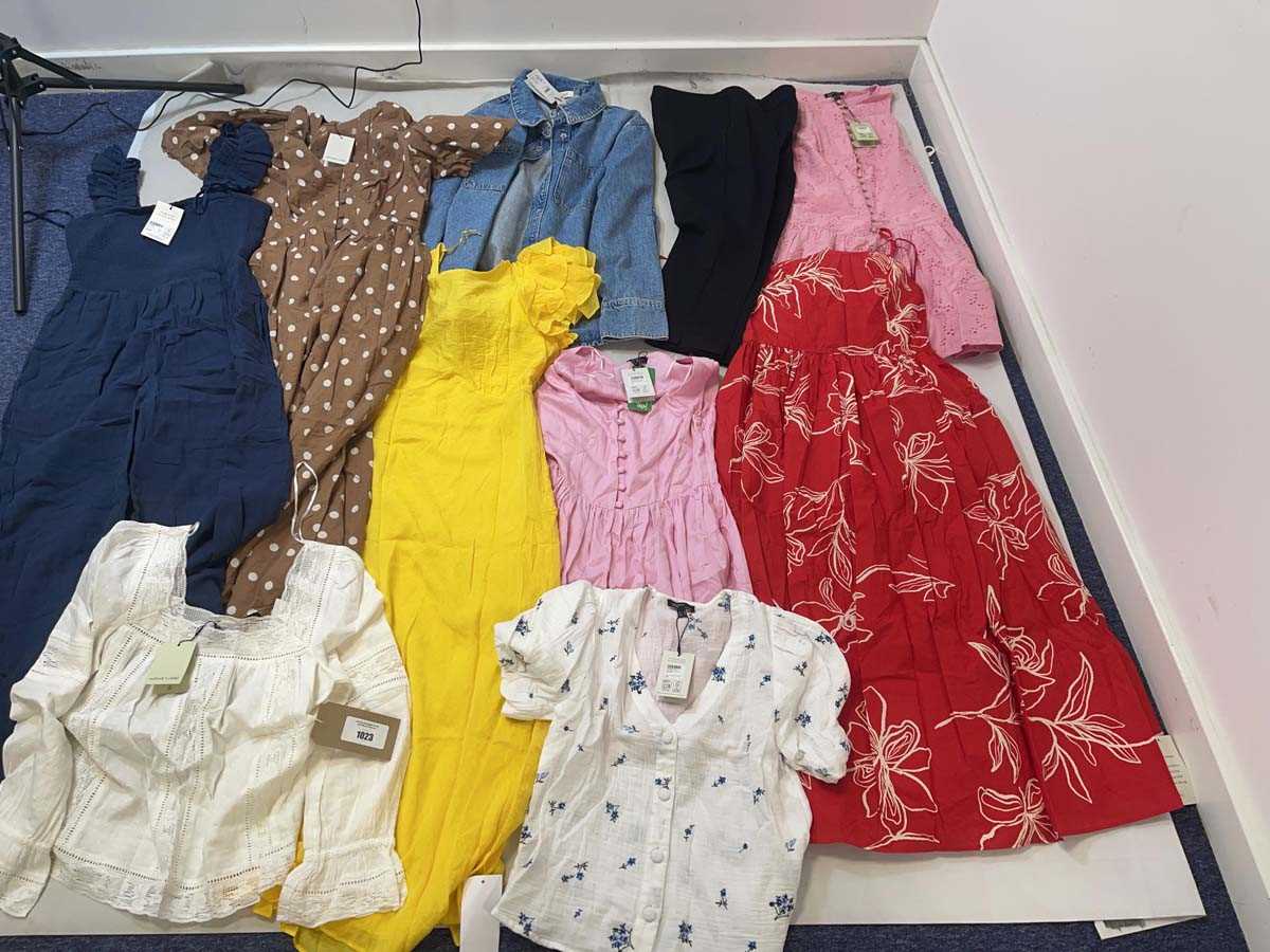 Lot 1023 - NoBody's Child clothing