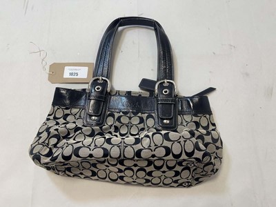Lot Vintage Coach logo print handbag in black