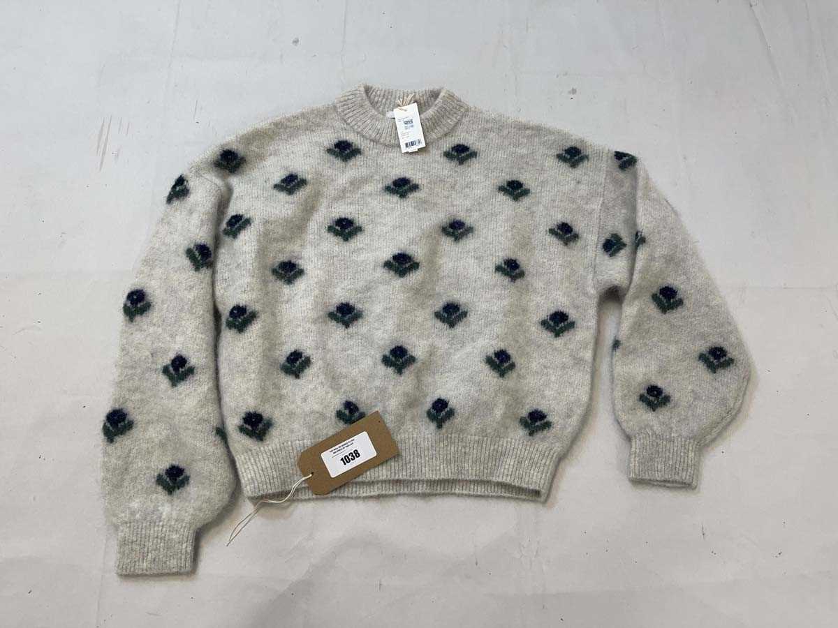 Lot 1038 - Yse pull intarsia flowers jumper size medium