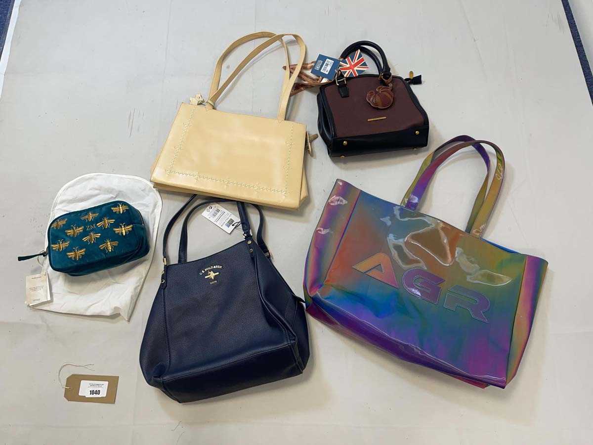Lot 1040 - 5x Bags to include Vintage Radley, Elizabeth...