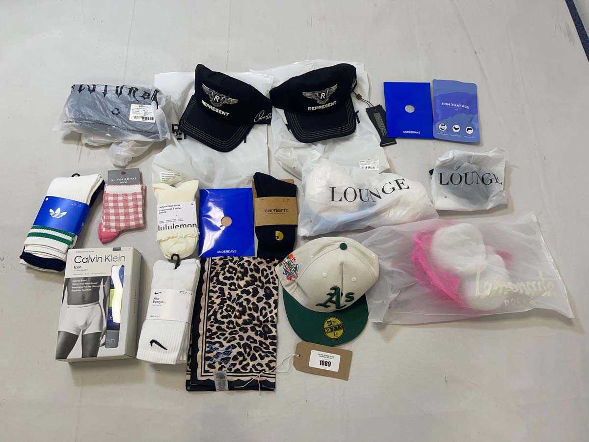 Lot 1089 - Designer accessories to include Oliver Bonas,...