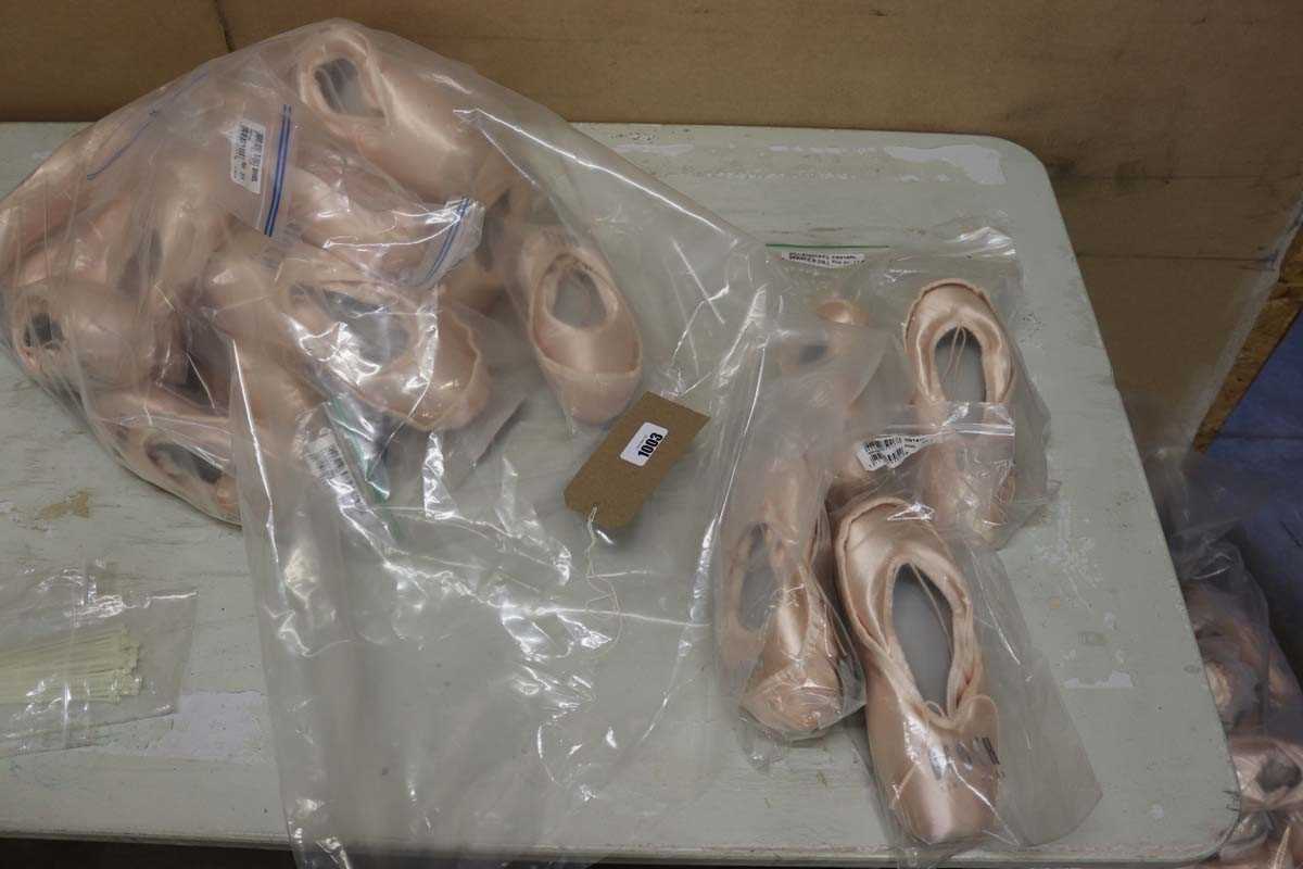 Lot Approx. 25 Bloch full sole ballet shoes in...