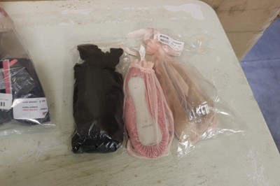 Lot Approx. 15 pairs of assorted ballet shoes,...
