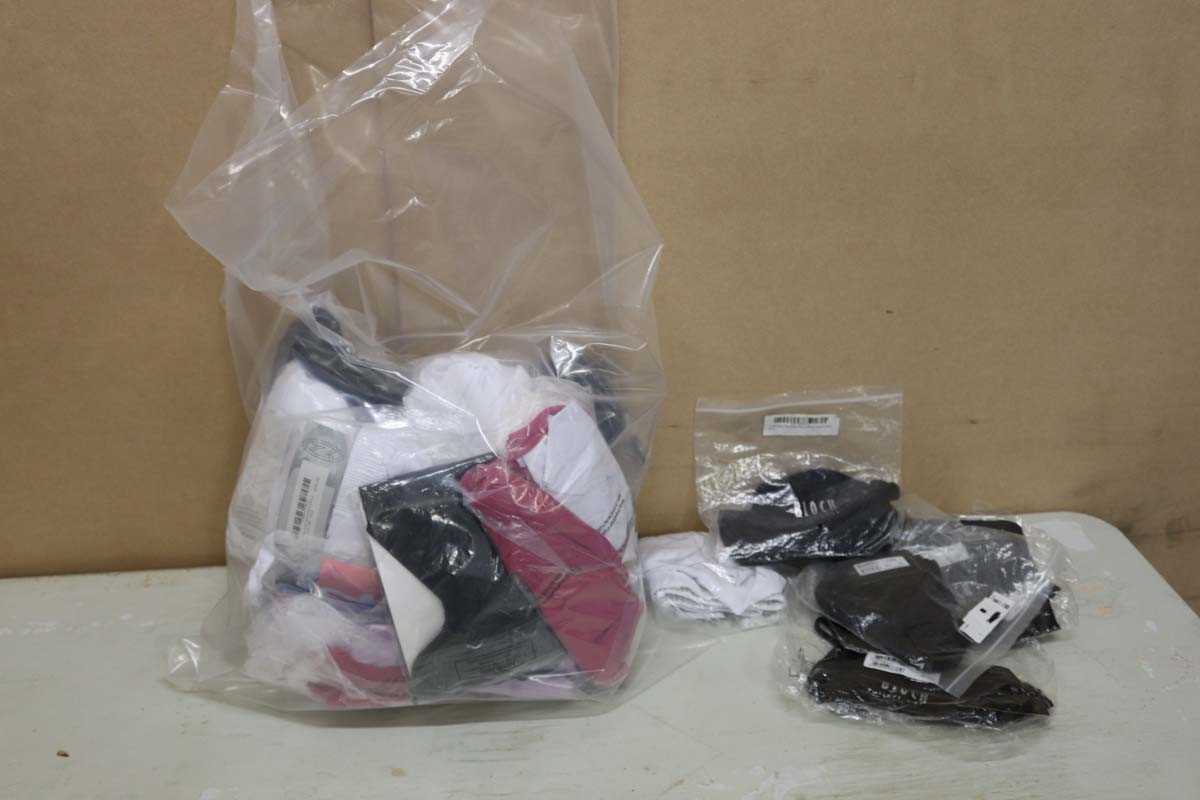 Lot 10 various Bloch and other cameos and strap...