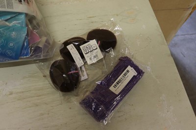 Lot Bag of assorted accessories including face...
