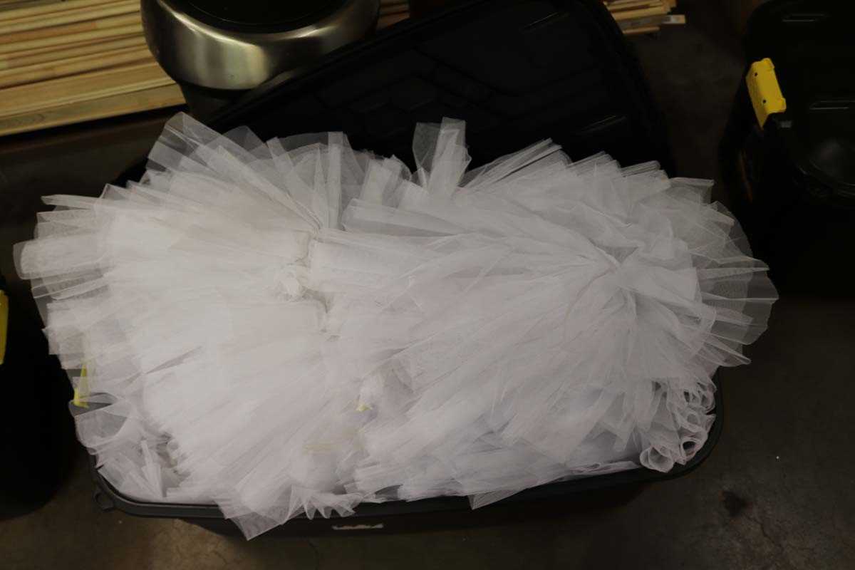 Lot Heavy duty trunk containing approx. 10 mostly...