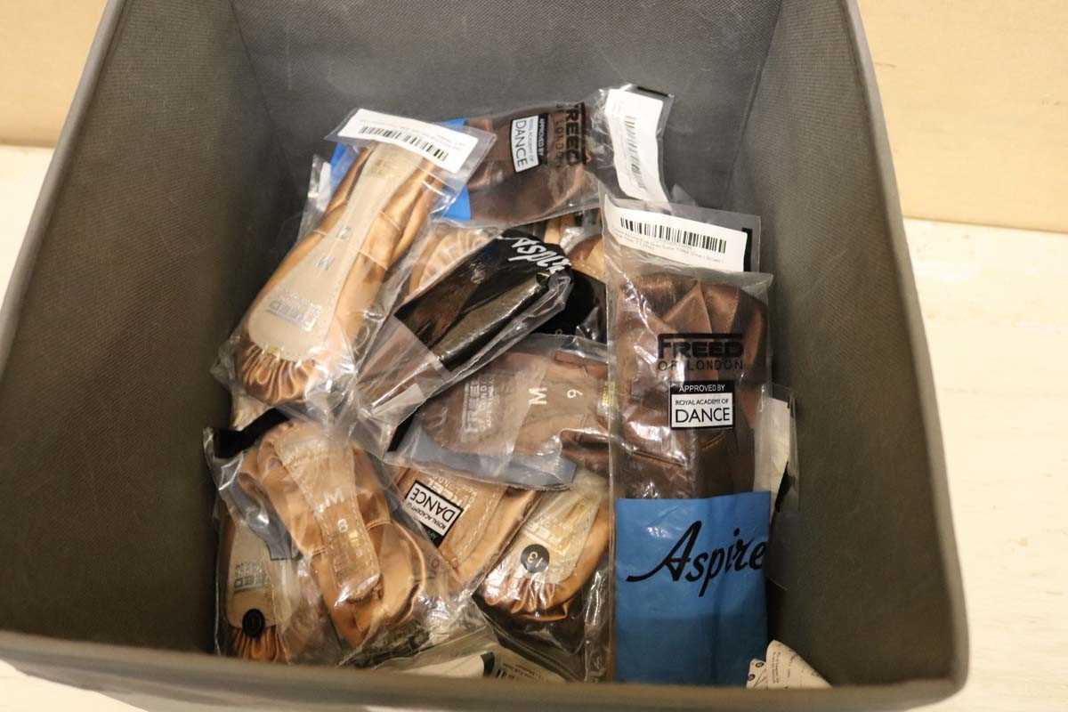 Lot Approx. 30 pairs of Freed full sole ballet...