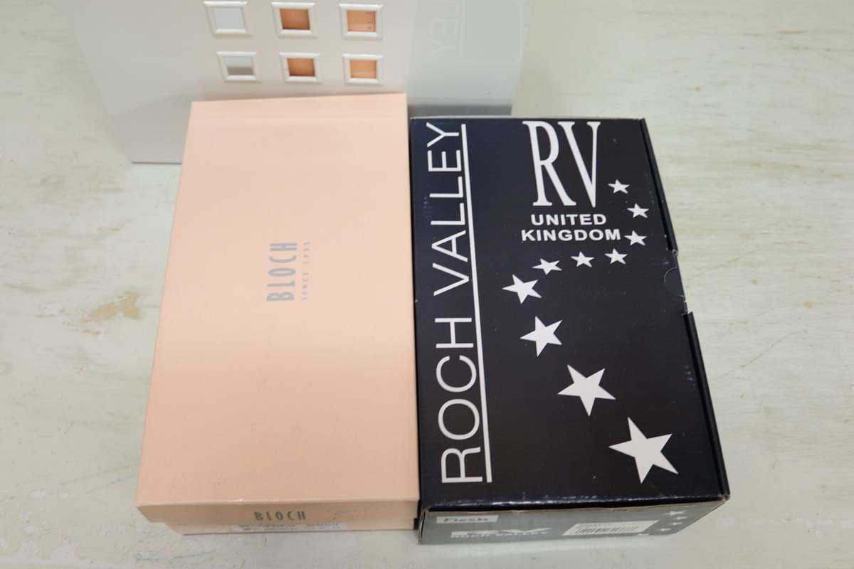 Lot 3 pairs of Roch Valley junior dance shoes and...