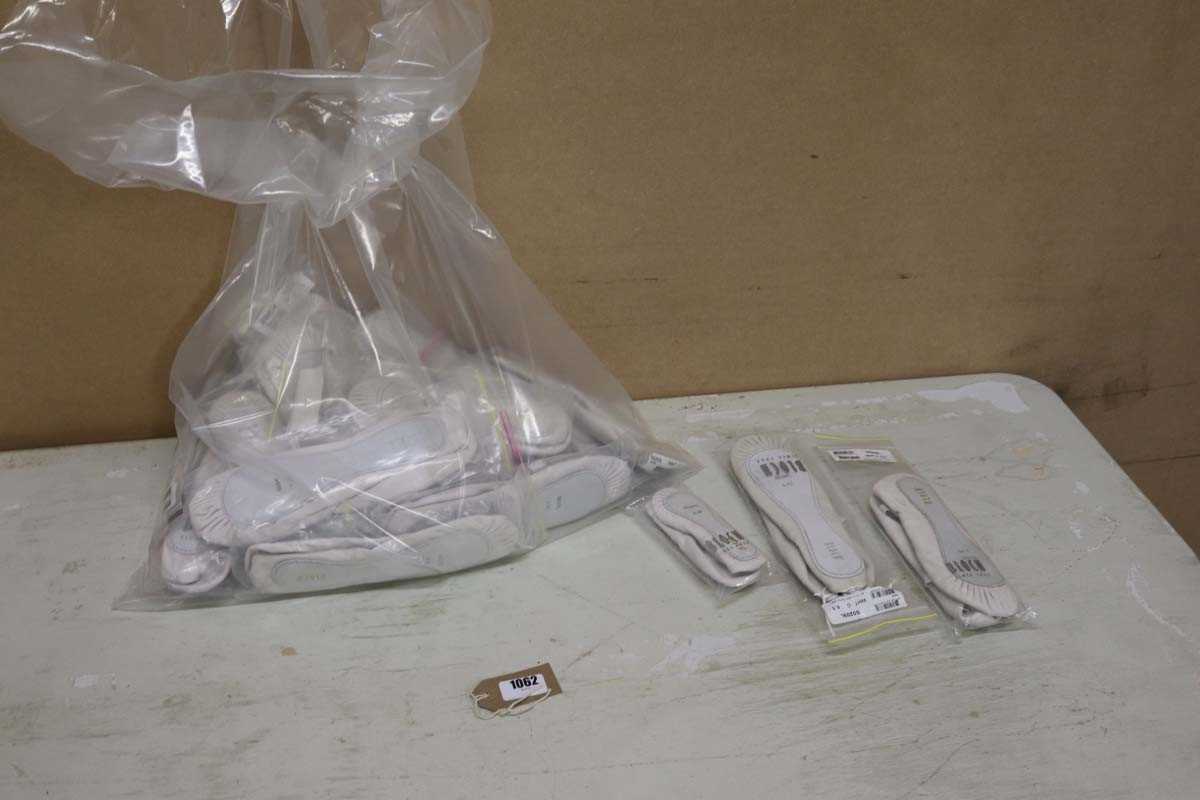 Lot Approx. 25 pairs of Bloch full sole ballet...