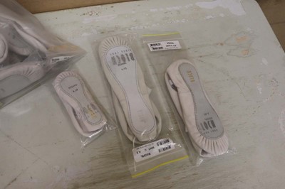 Lot Approx. 25 pairs of Bloch full sole ballet...